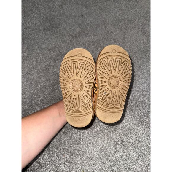 UGG leopard kids leather boot size  us 7 - Picture 3 of 8